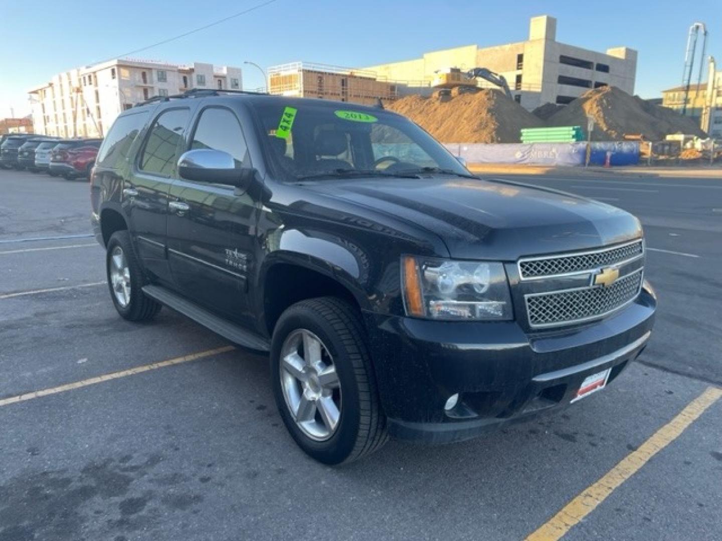 2013 CHEVROLET TAHOE LT 4WD (1GNSKBE02DR) with an 5.3L V8 OHV 16V FFV engine, located at 10890 W. Colfax Ave., Lakewood, CO, 80215, (303) 274-7692, 39.739914, -105.120132 - Photo#2